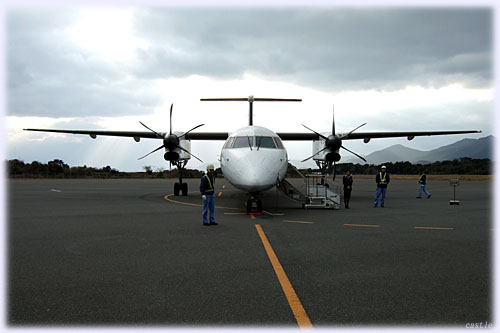ボンバルディア　DHC8-Q400